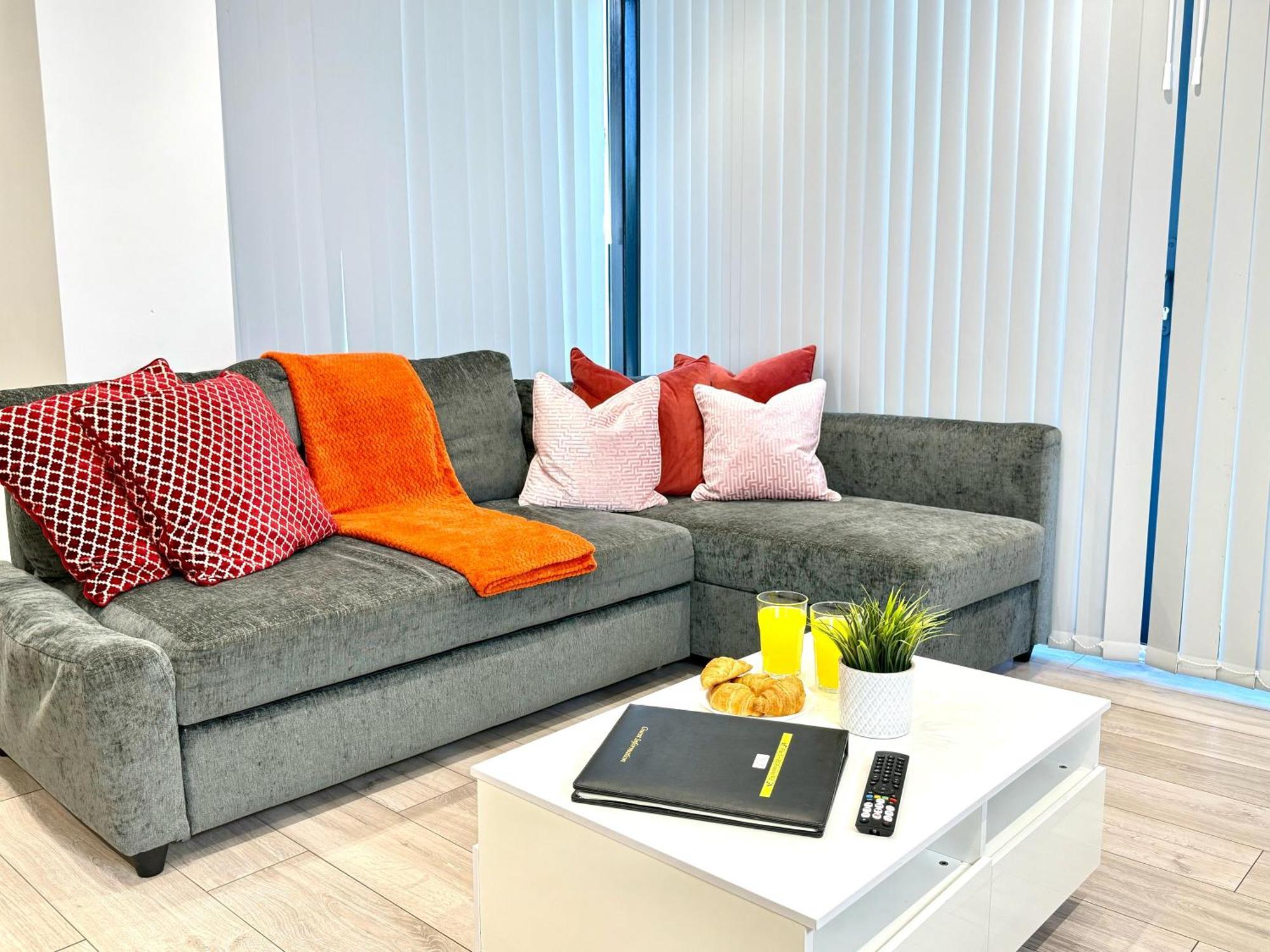 Evergreen Lodge - Two Bed Lux Flat - Parking, Garden, Patio, Wifi, Netflix - Close To Blenheim Palace & Oxford - F3 Kidlington Ngoại thất bức ảnh