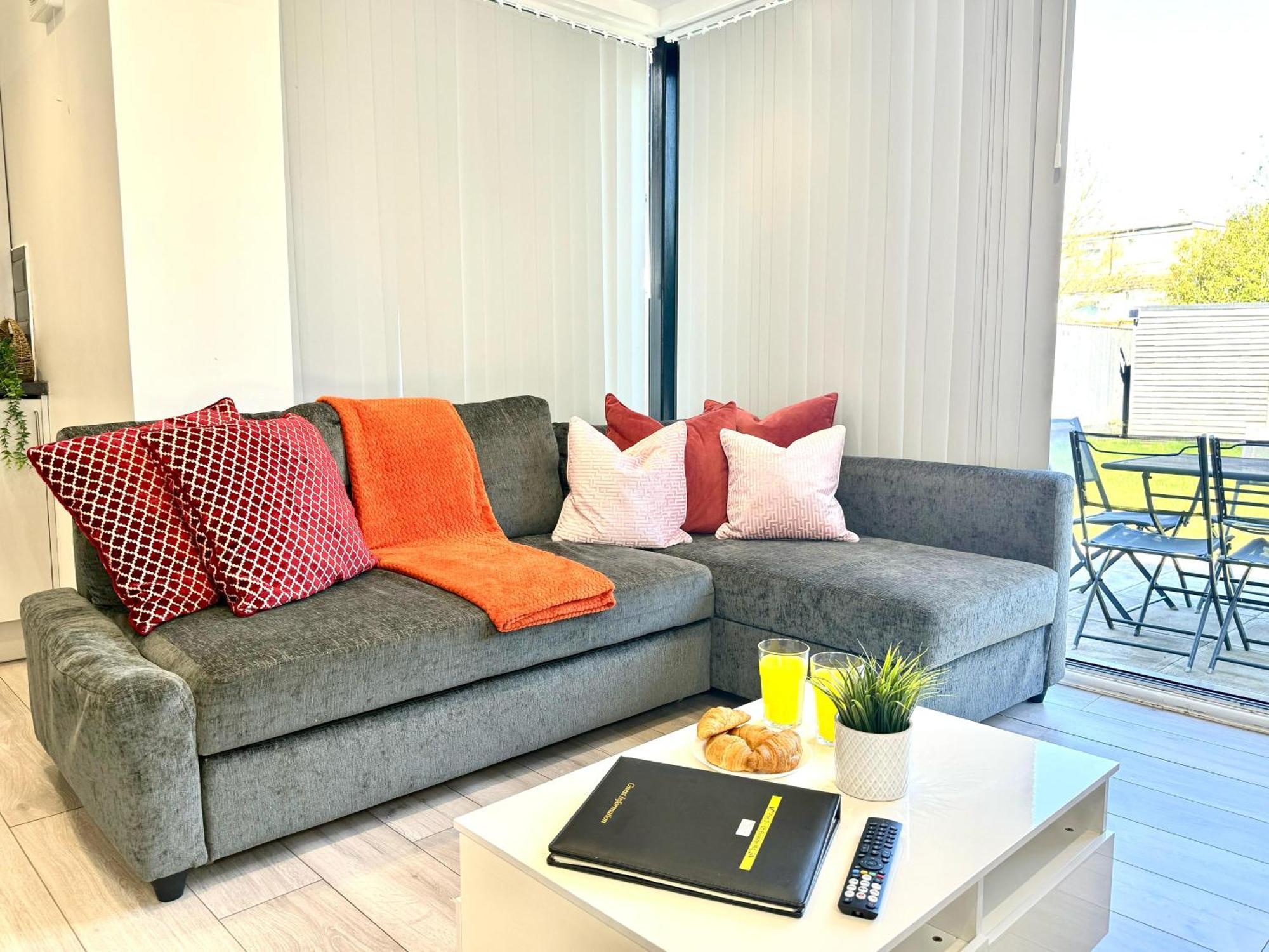 Evergreen Lodge - Two Bed Lux Flat - Parking, Garden, Patio, Wifi, Netflix - Close To Blenheim Palace & Oxford - F3 Kidlington Ngoại thất bức ảnh