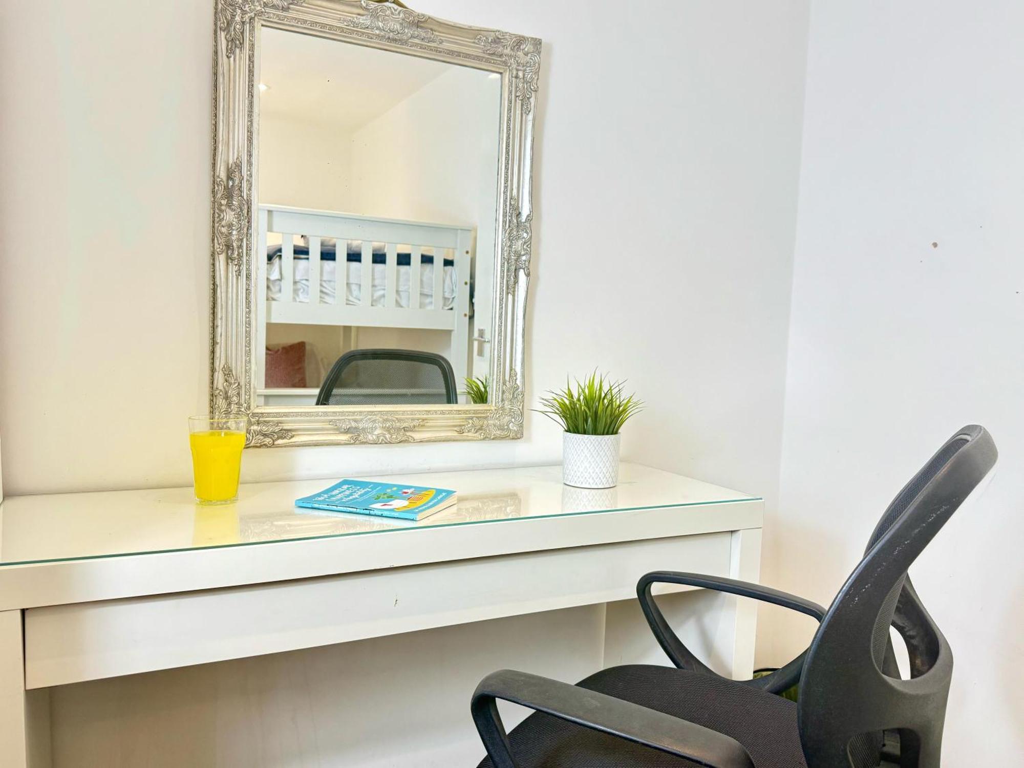 Evergreen Lodge - Two Bed Lux Flat - Parking, Garden, Patio, Wifi, Netflix - Close To Blenheim Palace & Oxford - F3 Kidlington Ngoại thất bức ảnh