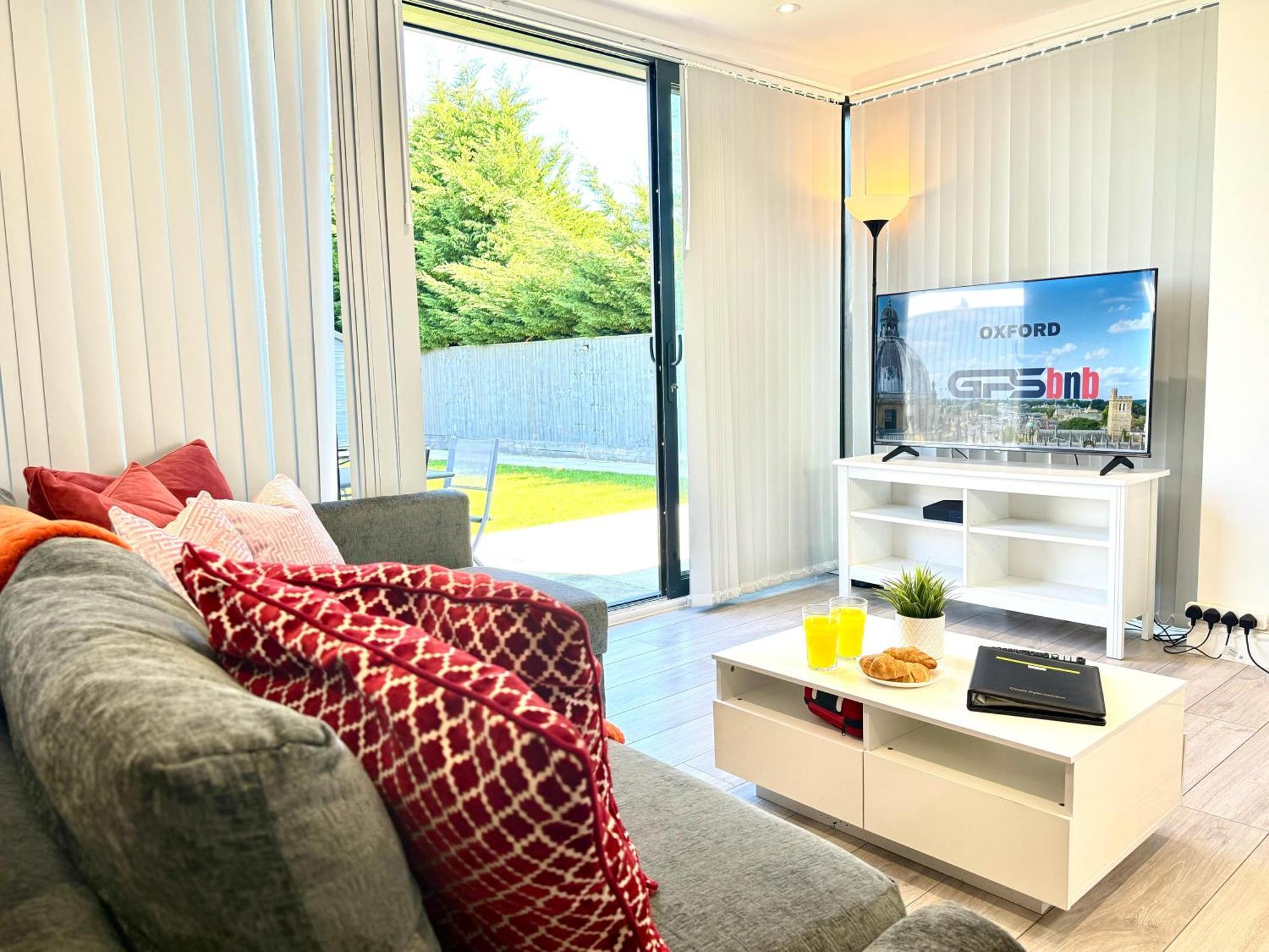 Evergreen Lodge - Two Bed Lux Flat - Parking, Garden, Patio, Wifi, Netflix - Close To Blenheim Palace & Oxford - F3 Kidlington Ngoại thất bức ảnh