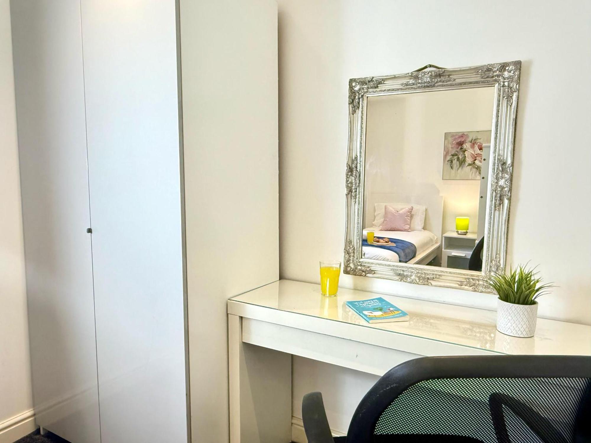 Evergreen Lodge - Two Bed Lux Flat - Parking, Garden, Patio, Wifi, Netflix - Close To Blenheim Palace & Oxford - F3 Kidlington Ngoại thất bức ảnh