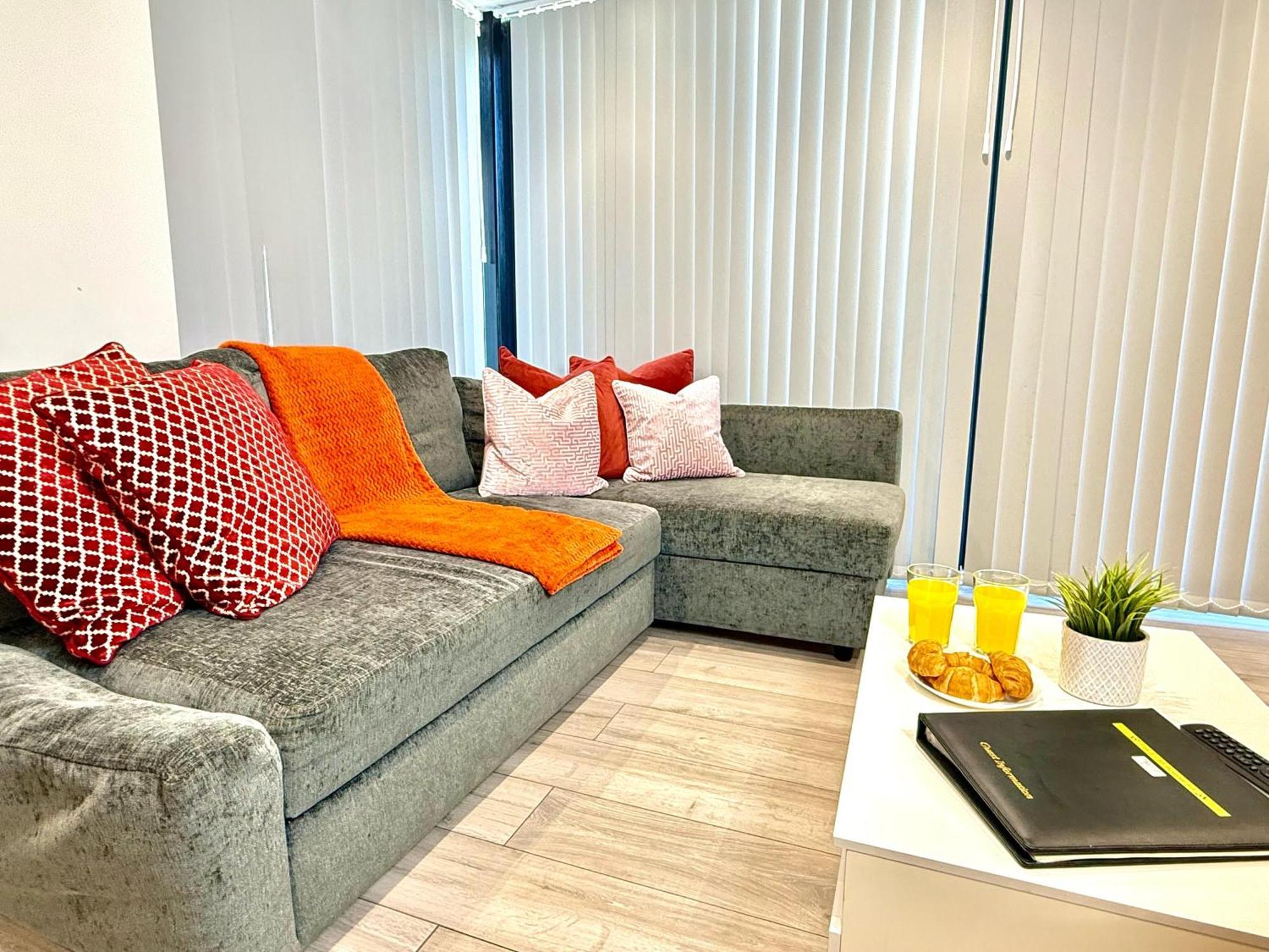 Evergreen Lodge - Two Bed Lux Flat - Parking, Garden, Patio, Wifi, Netflix - Close To Blenheim Palace & Oxford - F3 Kidlington Ngoại thất bức ảnh