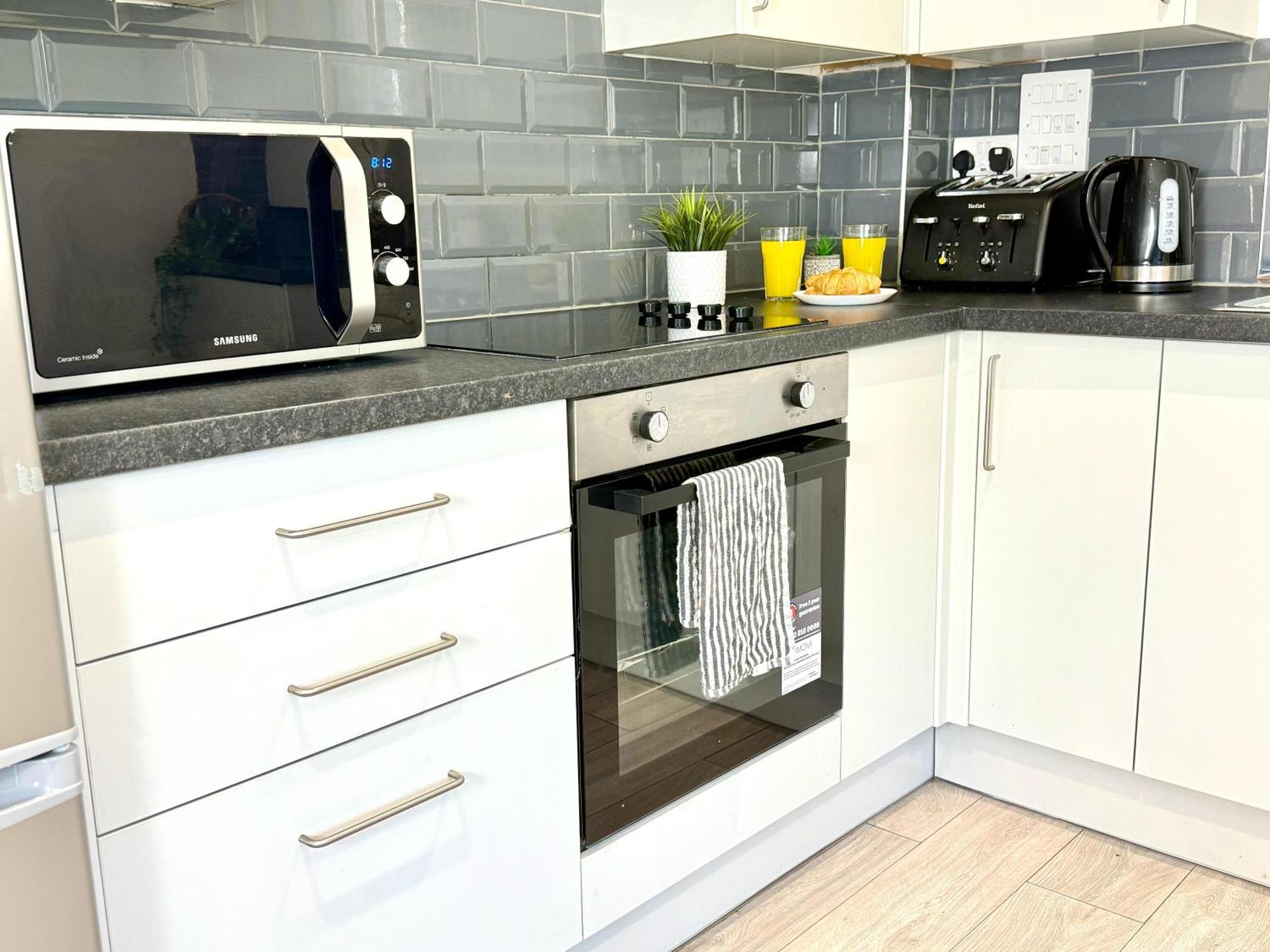 Evergreen Lodge - Two Bed Lux Flat - Parking, Garden, Patio, Wifi, Netflix - Close To Blenheim Palace & Oxford - F3 Kidlington Ngoại thất bức ảnh