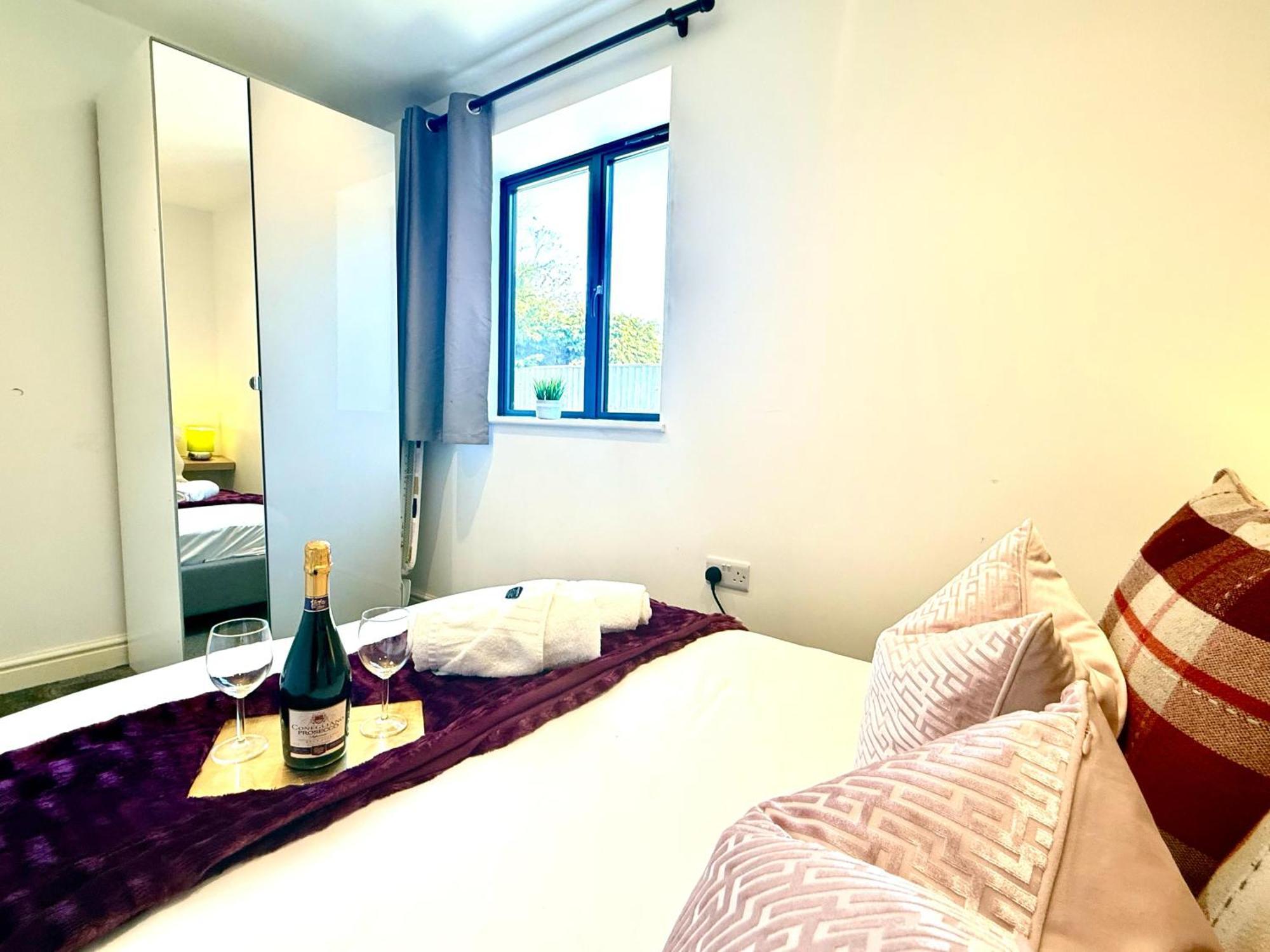 Evergreen Lodge - Two Bed Lux Flat - Parking, Garden, Patio, Wifi, Netflix - Close To Blenheim Palace & Oxford - F3 Kidlington Ngoại thất bức ảnh