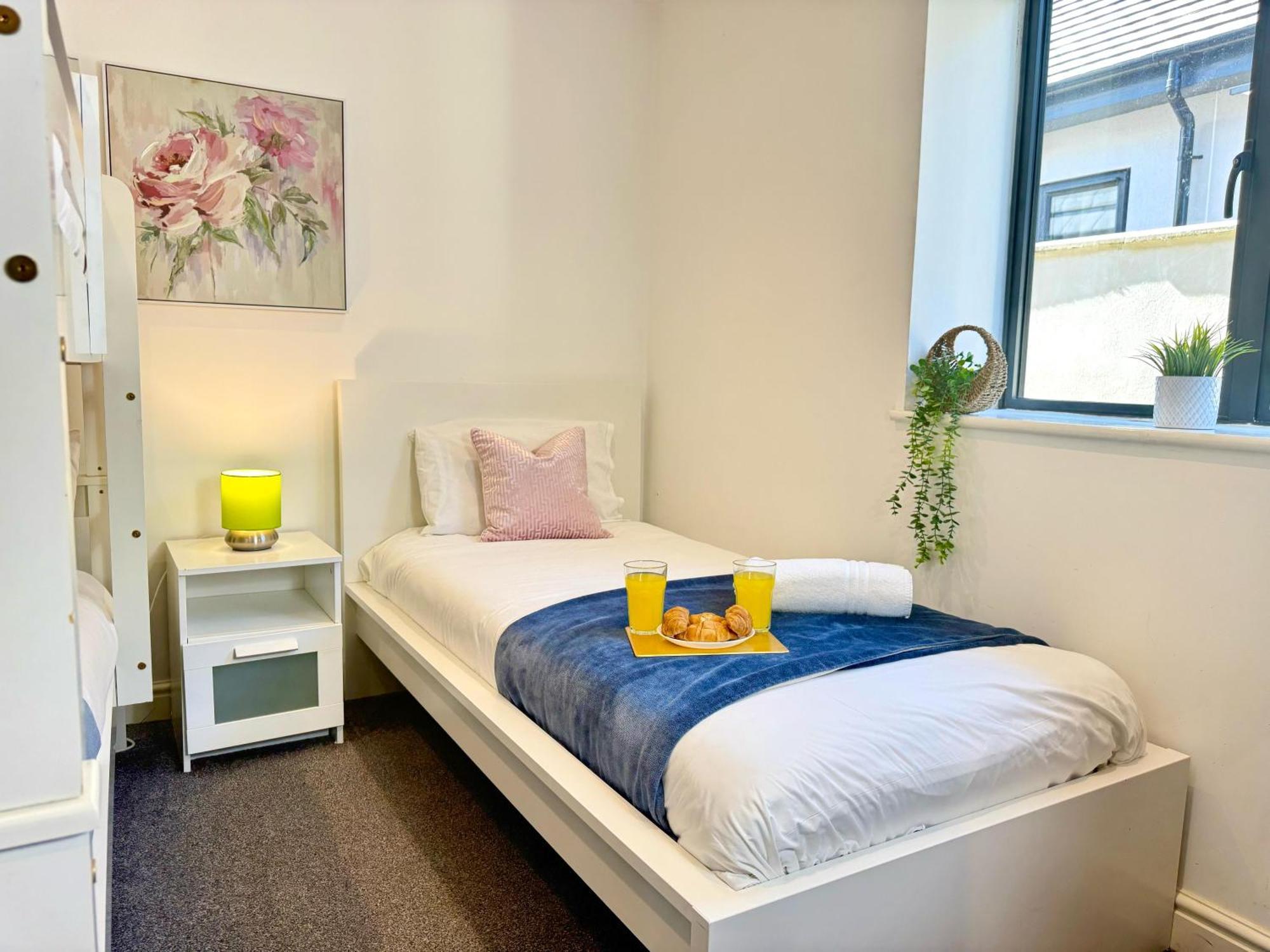 Evergreen Lodge - Two Bed Lux Flat - Parking, Garden, Patio, Wifi, Netflix - Close To Blenheim Palace & Oxford - F3 Kidlington Ngoại thất bức ảnh