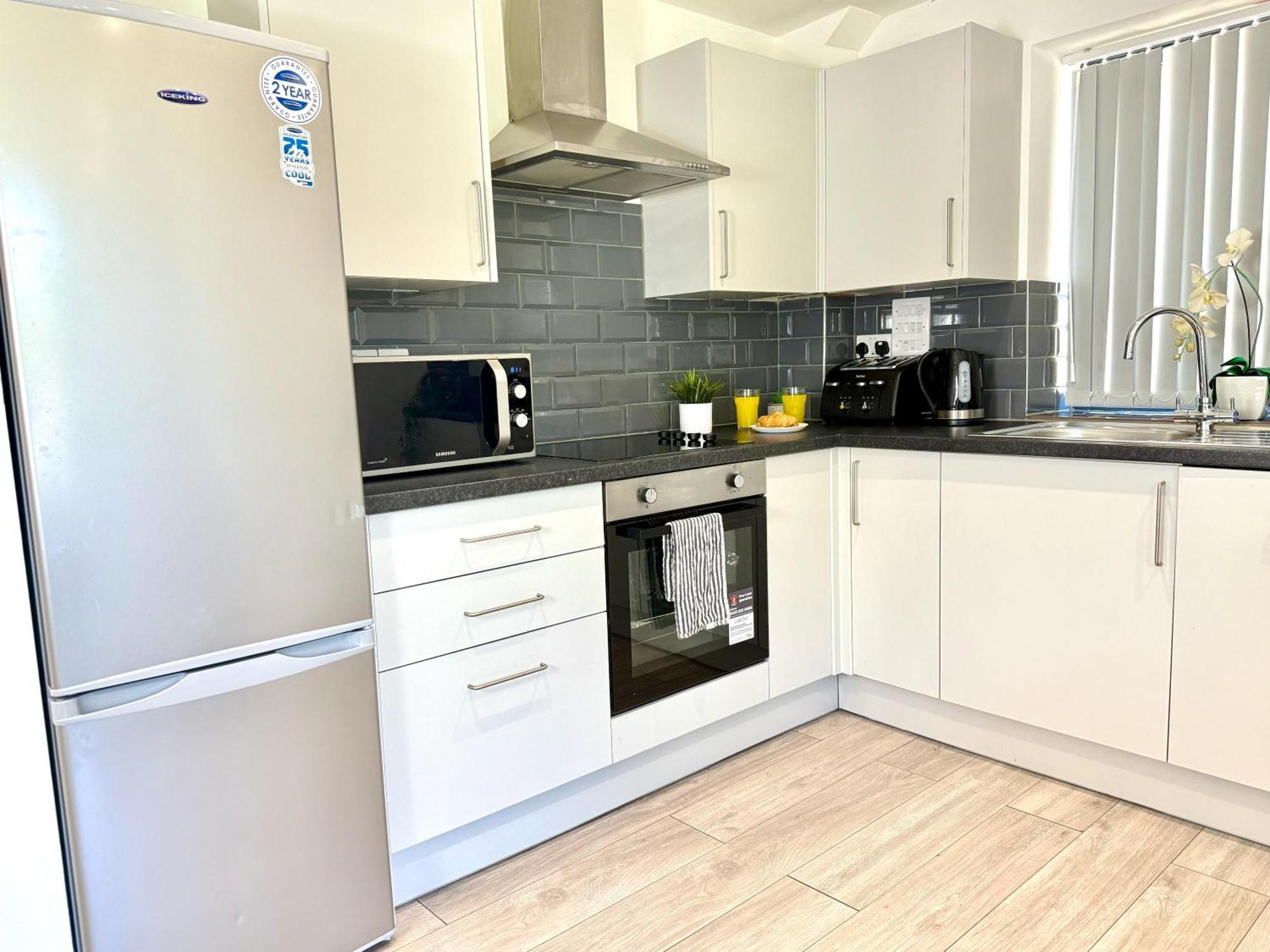 Evergreen Lodge - Two Bed Lux Flat - Parking, Garden, Patio, Wifi, Netflix - Close To Blenheim Palace & Oxford - F3 Kidlington Ngoại thất bức ảnh